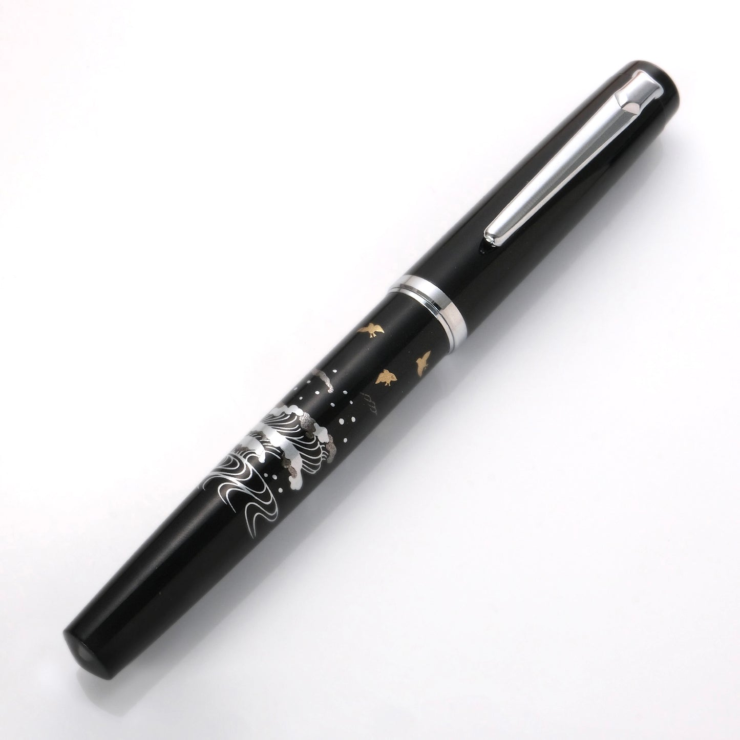 Platinum Procyon Modern Maki-e Fountain Pen - Plover on the Wave
