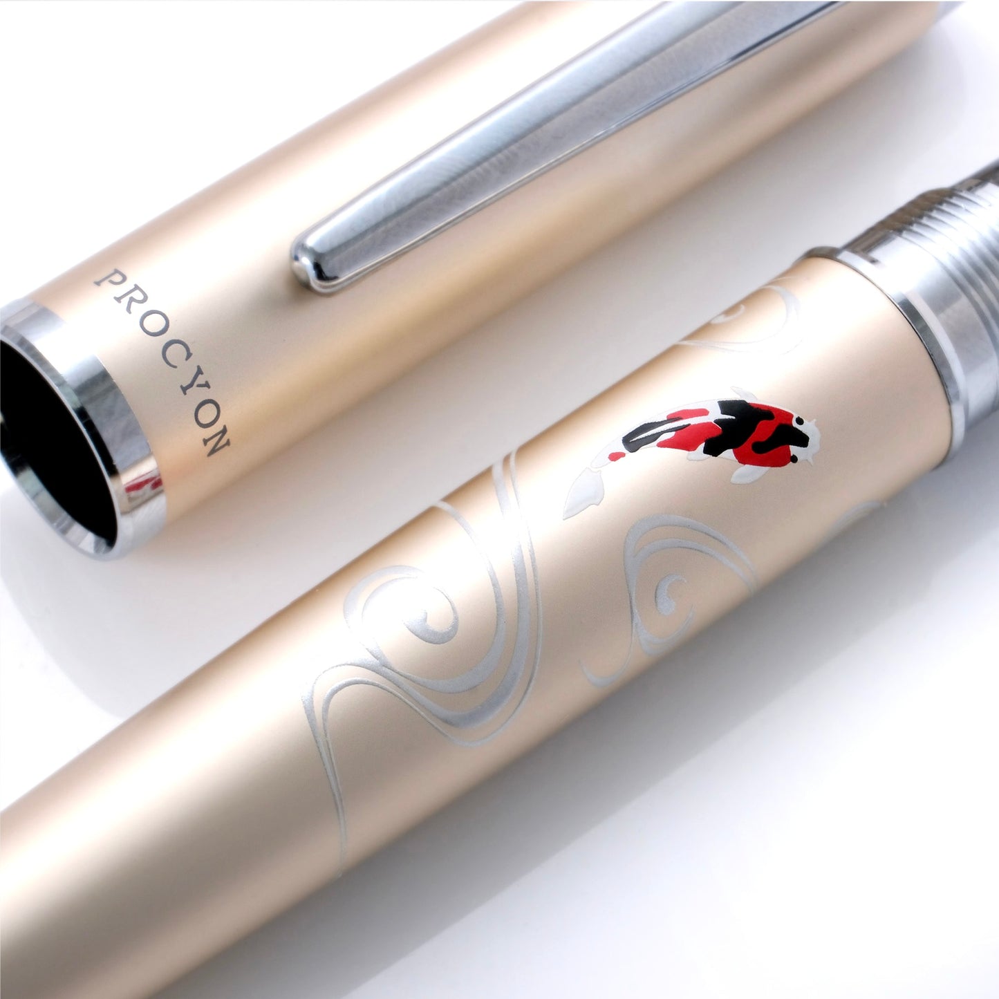 Platinum Procyon Modern Maki-e Fountain Pen - Nishigoi (Koi Carp)