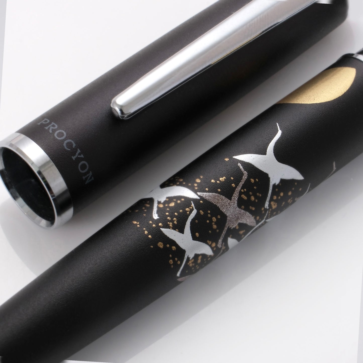 Platinum Procyon Modern Maki-e Fountain Pen - Cranes over Moon