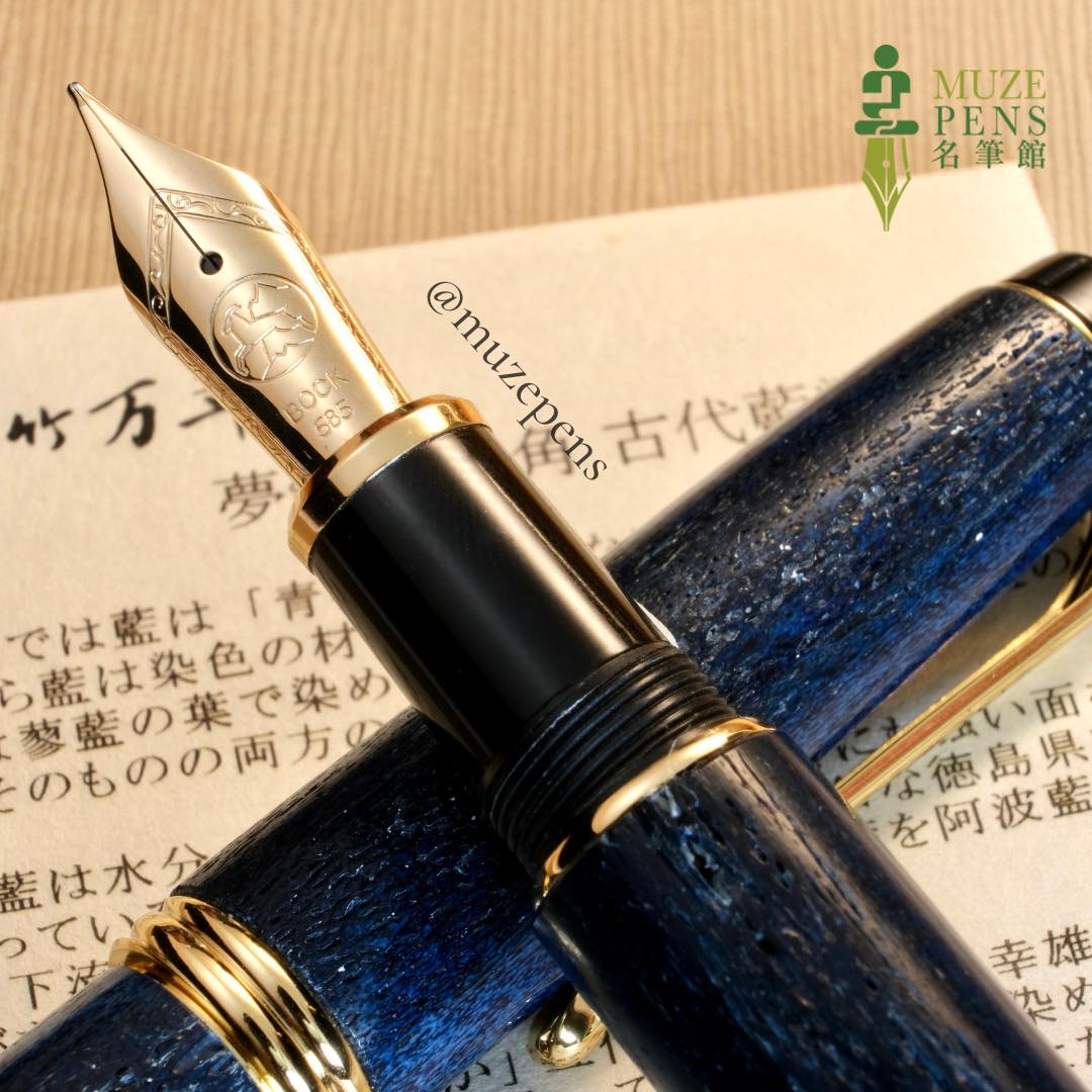 Kuretake Yumeginga Fountain Pen – Shikatsuno (Deer Antlers) Kodai Aizome (Ancient Indigo)