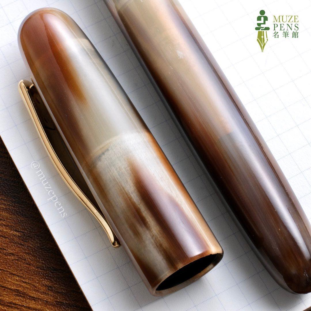 Tenny Jade Ox Horn Fountain Pen (Large) 赤玉牛角 手工筆 (大尺寸)