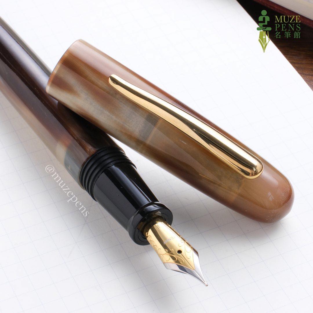 Tenny Jade Ox Horn Fountain Pen (Large) 赤玉牛角 手工筆 (大尺寸)