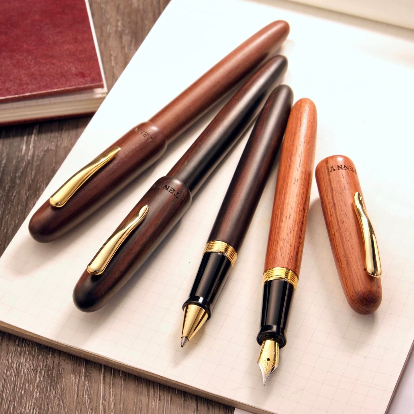 Tenny Small Round Fountain Pen - Black Sandalwood (黒檀木)