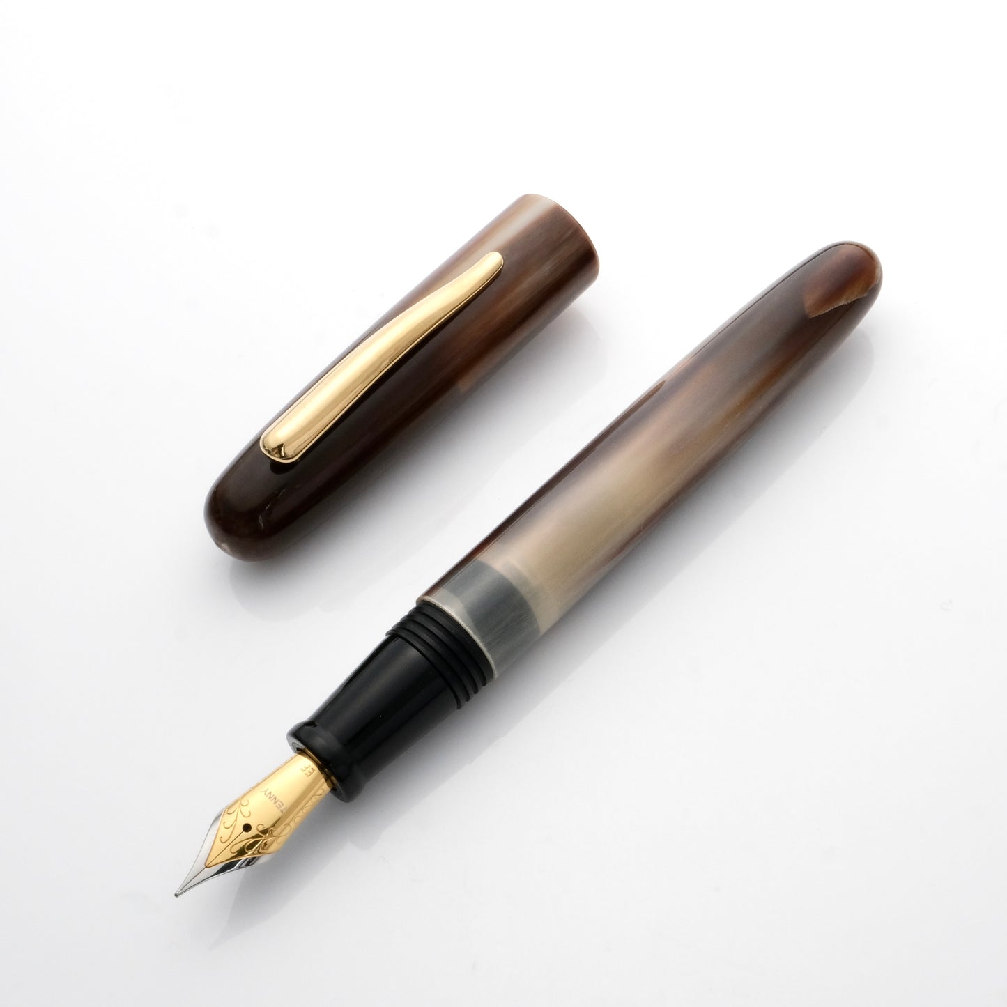 Tenny Jade Ox Horn Fountain Pen (Large) 赤玉牛角 手工筆 (大尺寸)