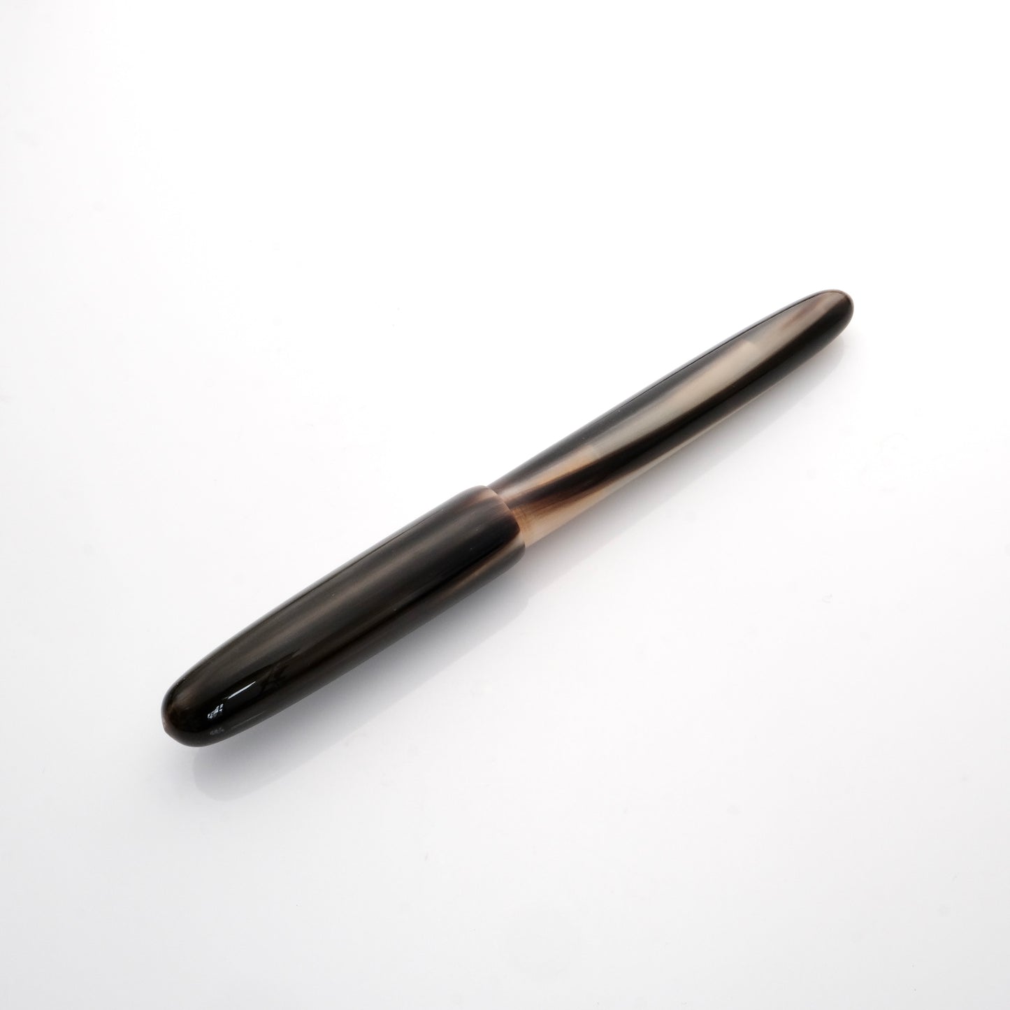 Tenny Jade Ox Horn Fountain Pen (Standard) 赤玉牛角 手工筆 (標準尺寸)