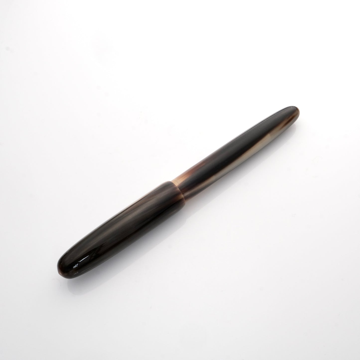 Tenny Jade Ox Horn Fountain Pen (Standard) 赤玉牛角 手工筆 (標準尺寸)