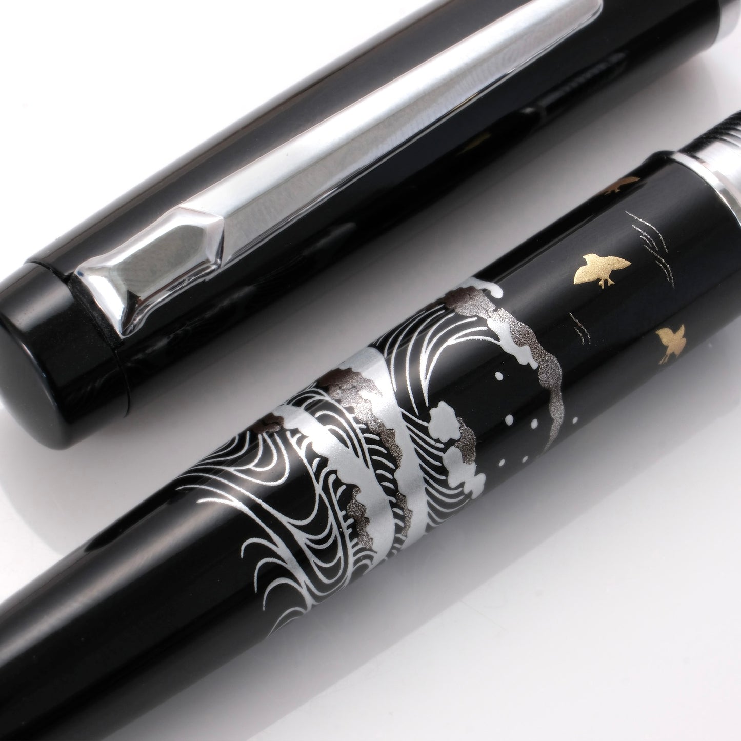 Platinum Procyon Modern Maki-e Fountain Pen - Plover on the Wave