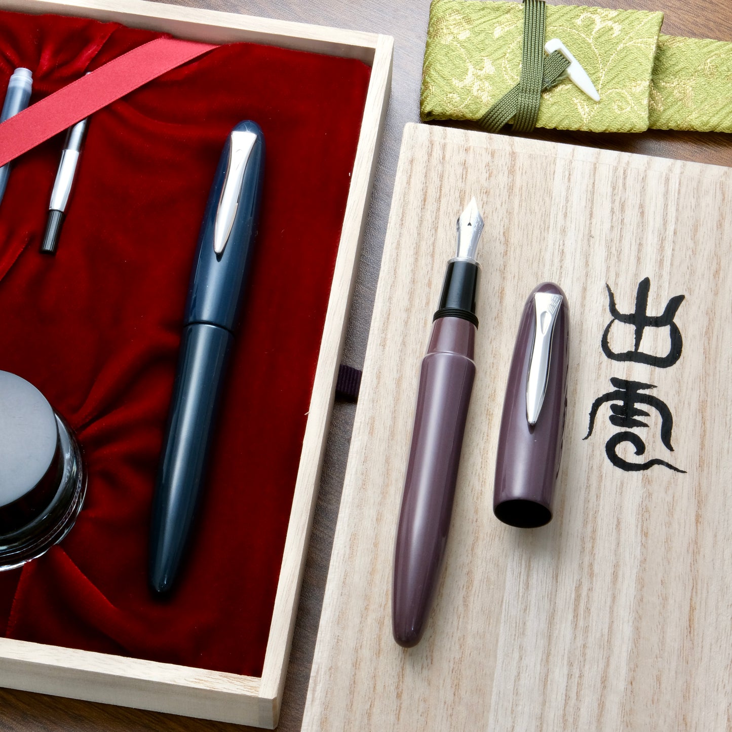 Platinum Izumo Iro-Urushi Fountain Pen - Budou Nezu (Grape Gray)