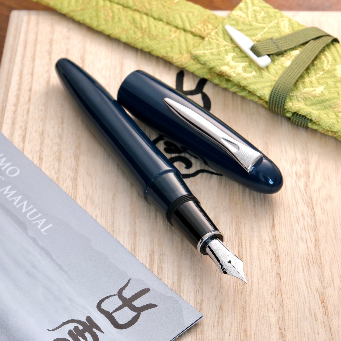Platinum Izumo Iro-Urushi Fountain Pen - Aitetsu Iro (Slate Blue)