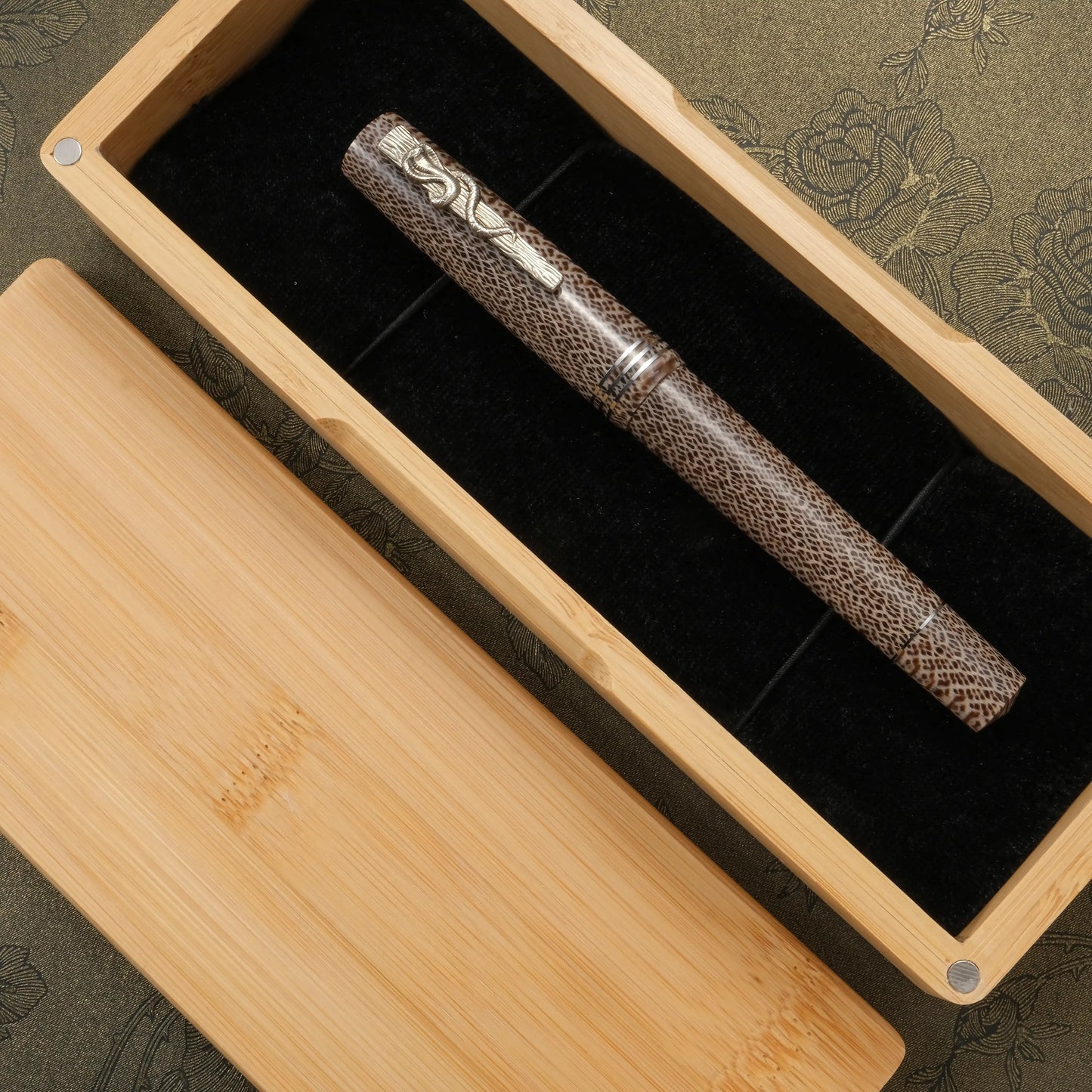 Muze x Cypress 5th Anniversary Cobra Fountain Pen