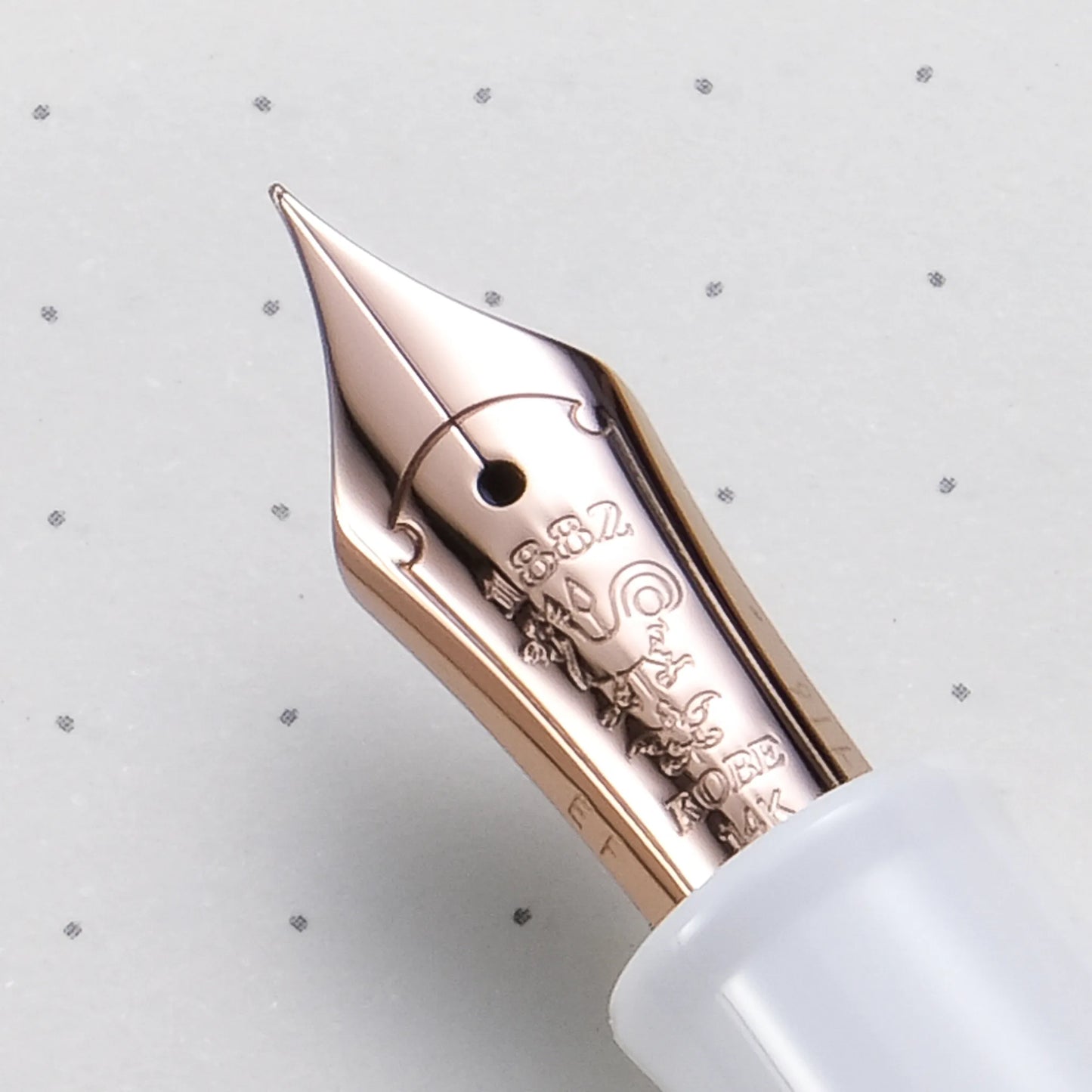 Nagasawa Odyssey Snow White Fountain Pen (Limited Edition)