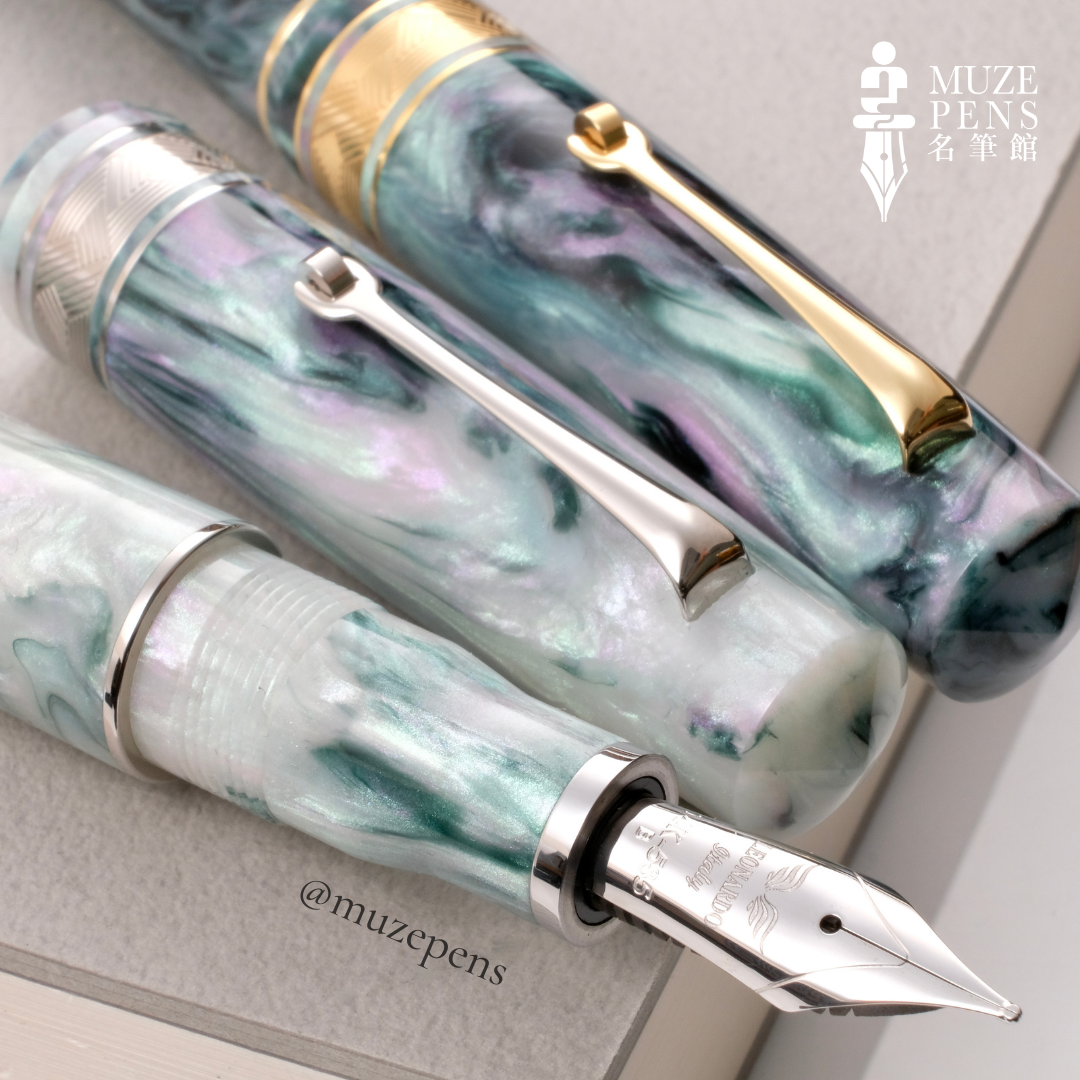 Leonardo Officina Italiana Momento Zero Grande Limited Edition Fountain Pen - Primary Manipulation Mother of Pearl, Gold Trim