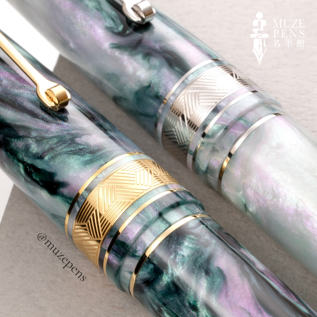 Leonardo Officina Italiana Momento Zero Grande Limited Edition Fountain Pen - Primary Manipulation Mother of Pearl, Gold Trim