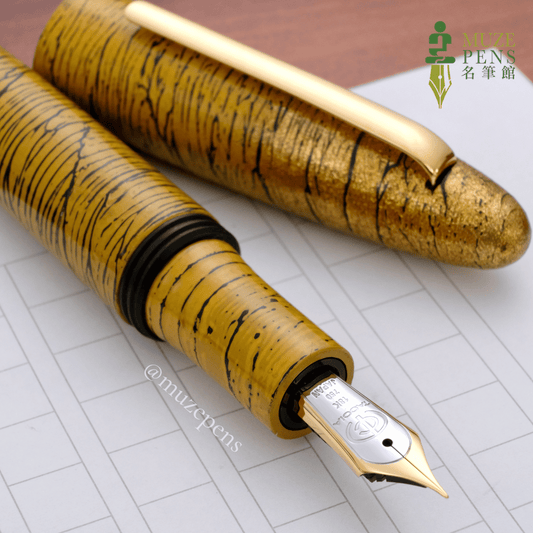 TACCIA Hyakko-Hisho Kiwami Urushi Fountain Pen - Ko-Haku (Limited Edition)