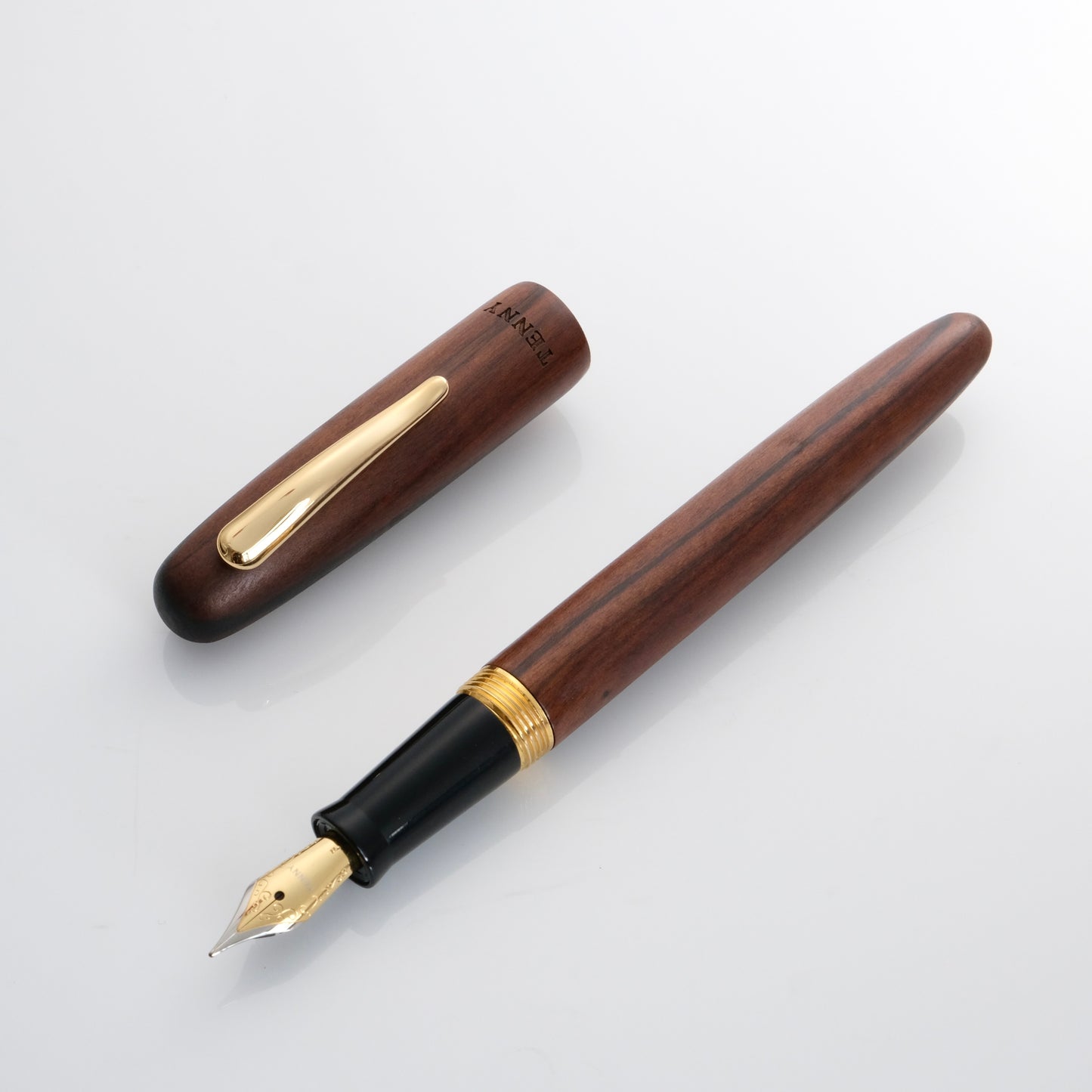 Tenny Small Round Fountain Pen - Black Sandalwood (黒檀木)