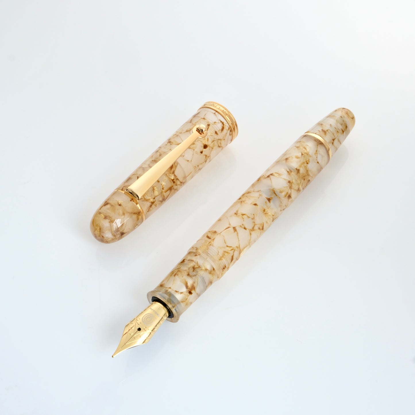 Penlux Masterpiece Grande Koi Fountain Pen - Golden Crystal 金水晶