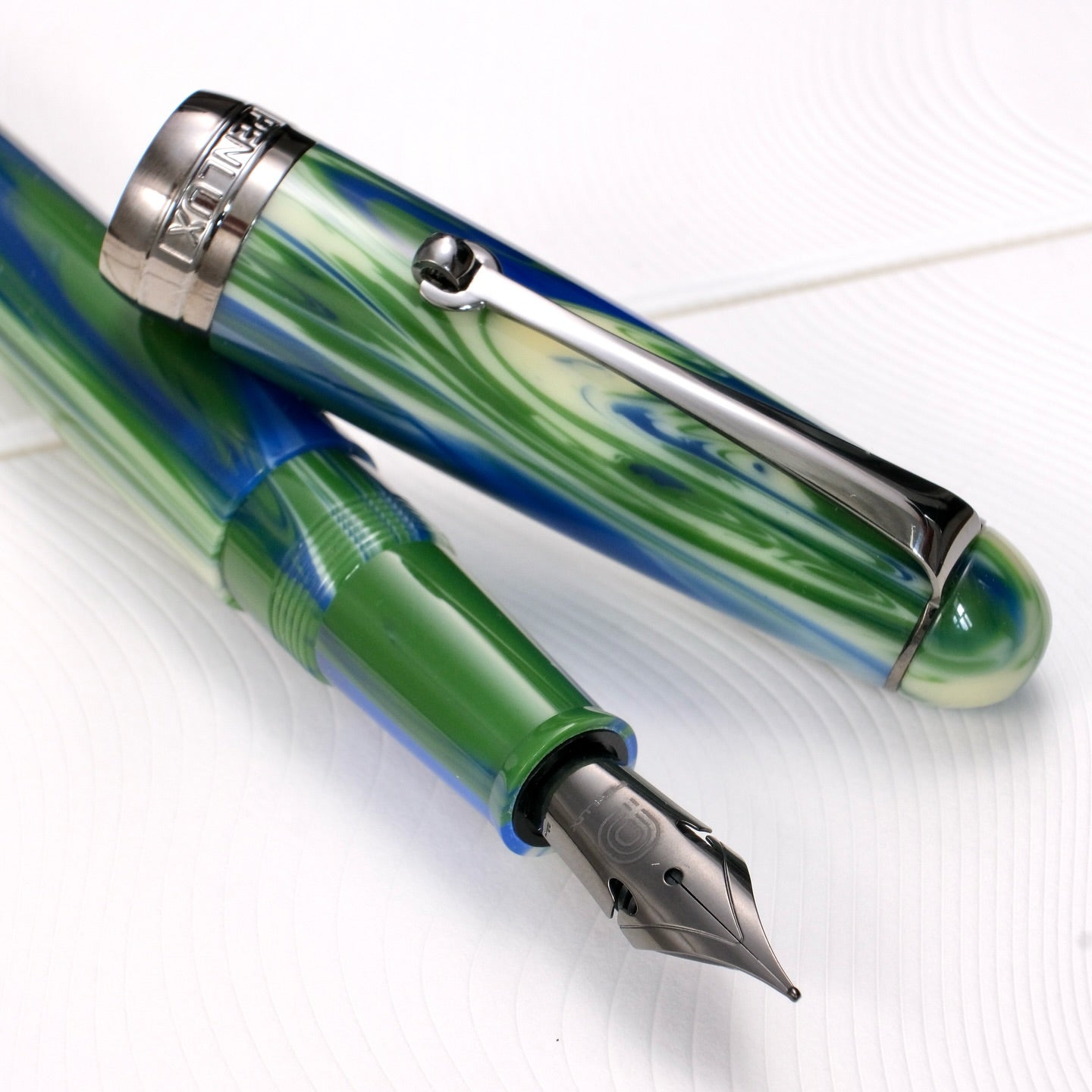 Penlux Masterpiece Delgado Fountain Pen - Green Earth