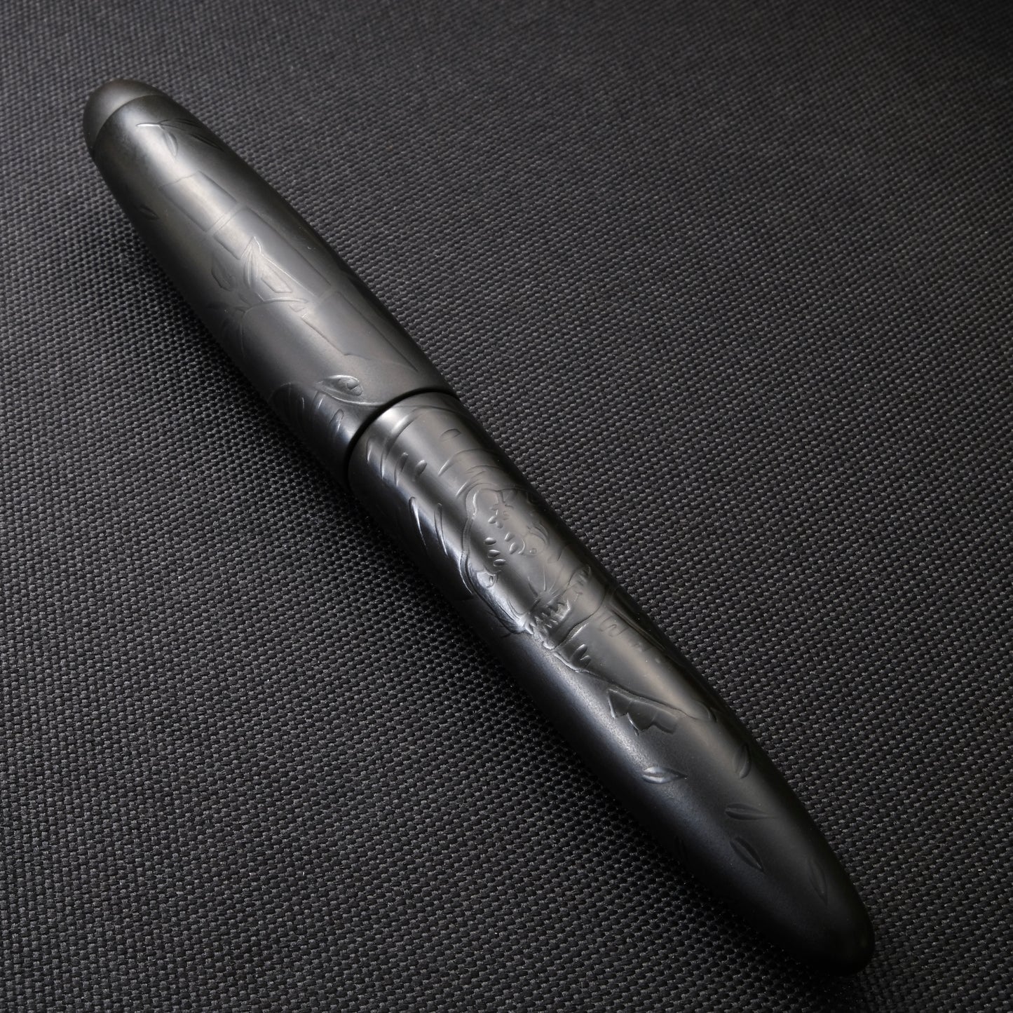 Platinum Izumo Maki-e Fountain Pen - Shikkoku Chikuringunkozu (Tiger)