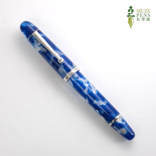Penlux Masterpiece Grande Koi Fountain Pen - Blue & White 活塞鋼筆 - 藍白鯉魚