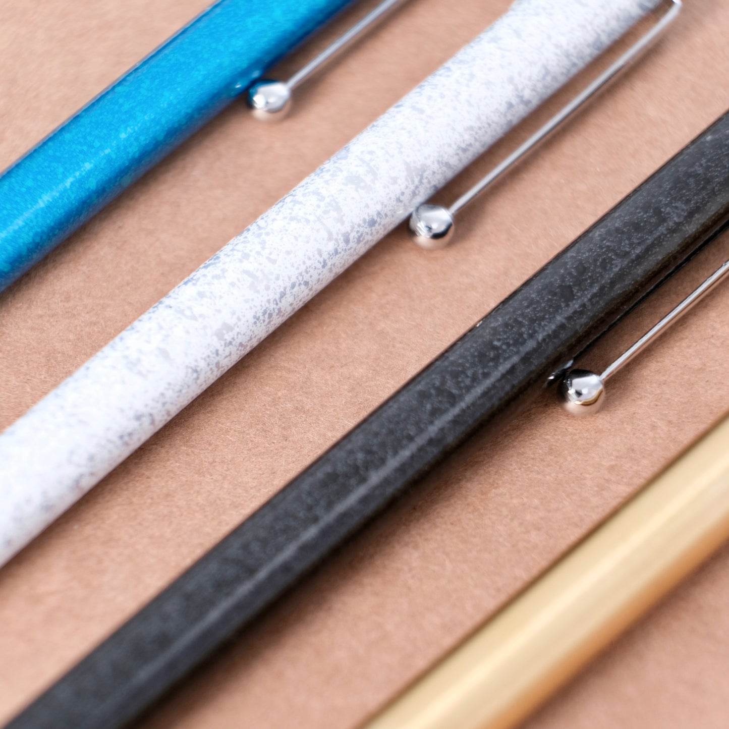 TACCIA PENFORT Lumicresta Ballpoint Pen - White