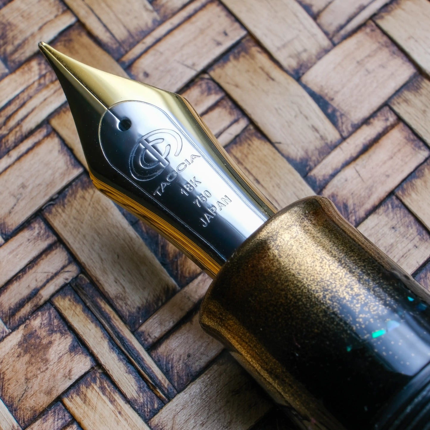 Taccia Empress LE FP - Goldfish Suaka 18k M