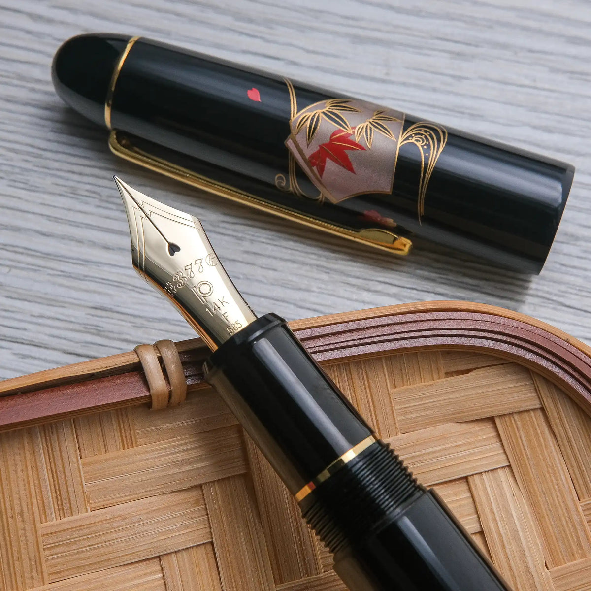 Platinum 3776 Century Urushi Maki-e Fountain Pen - Senmen