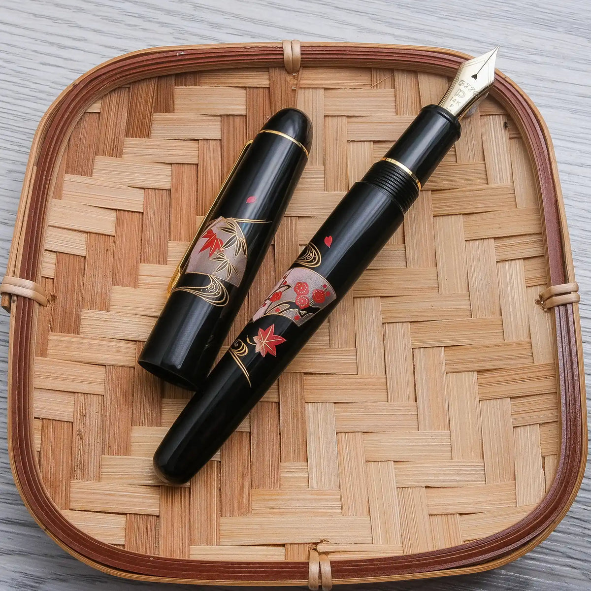 Platinum 3776 Century Urushi Maki-e Fountain Pen - Senmen