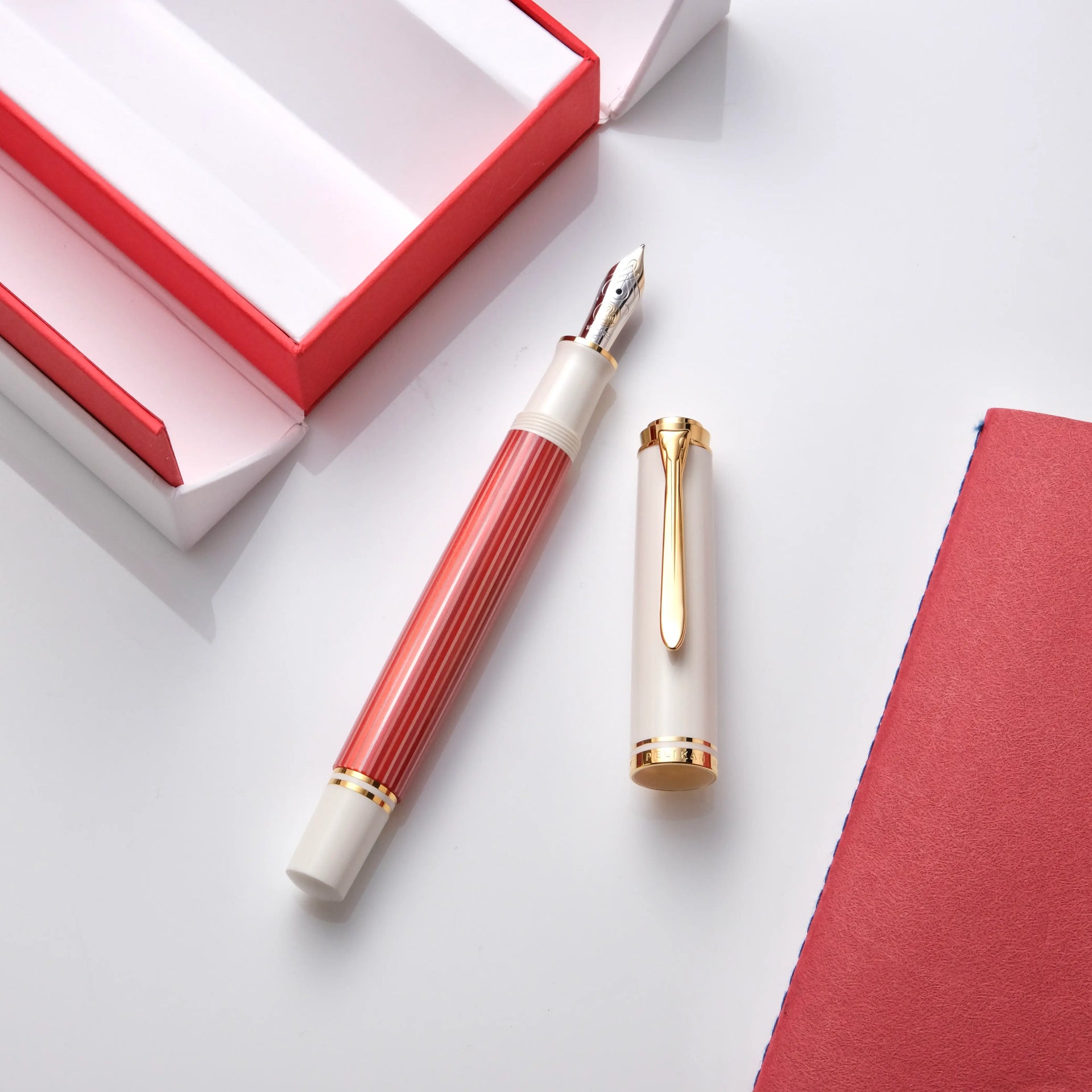Pelikan 万年筆 W-GERMANY 美品 Pelikan M600 Fountain Pen - Red & White (2023 Christmas Edition