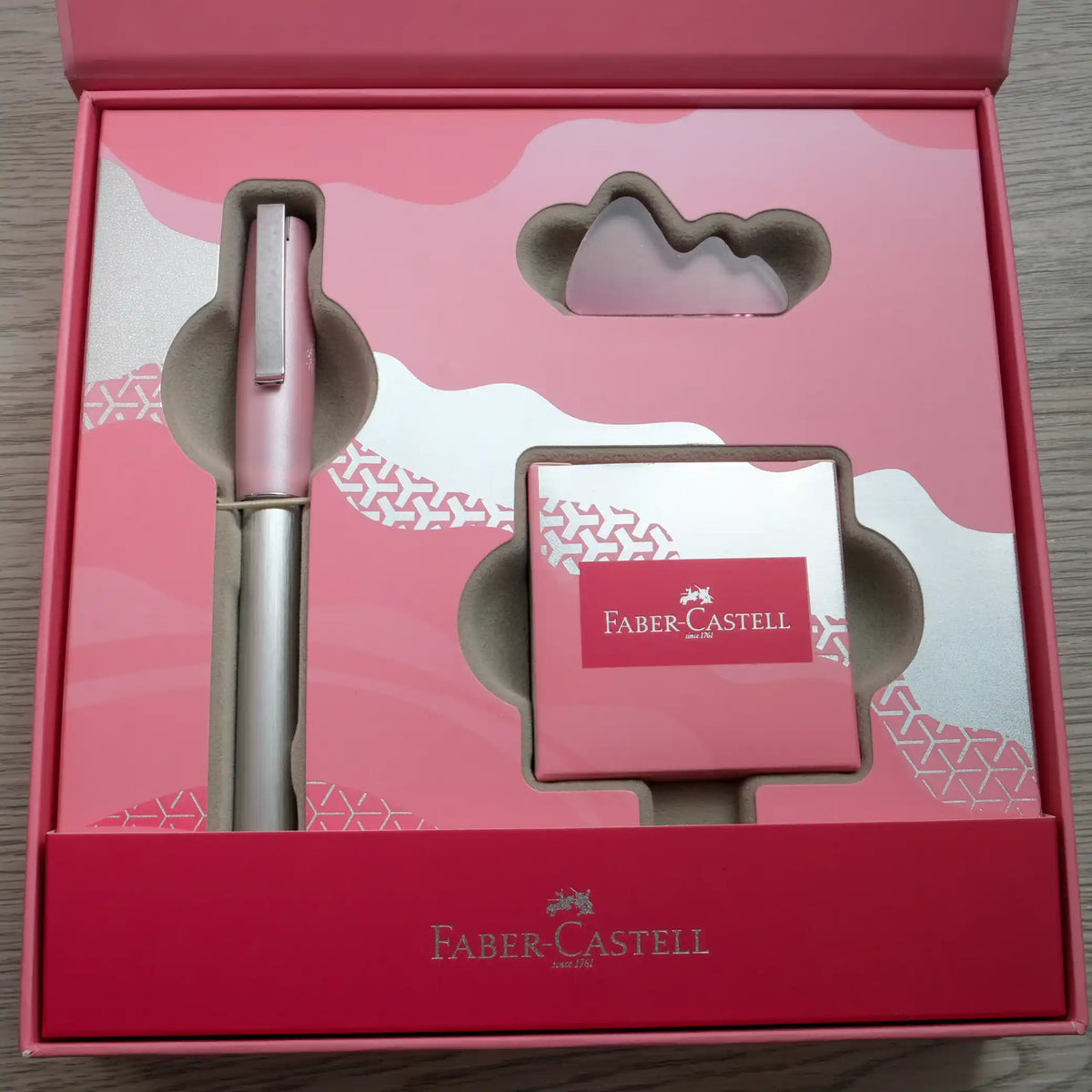 Faber-Castell Loom Fountain Pen Special Edition Gift Set - Pink