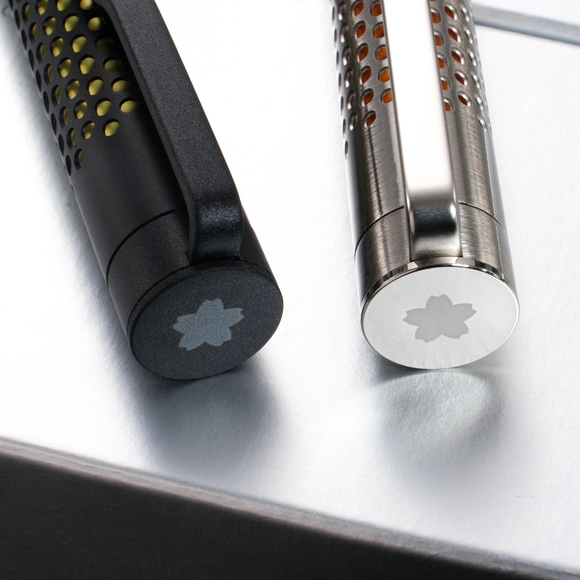 SAKURA craft_lab 009 Gel Ink Pen - Asteroid Silver – Muze Pens SAKURA craft_lab 009 Gel Ink Pen - Asteroid Silver – Muze Pens