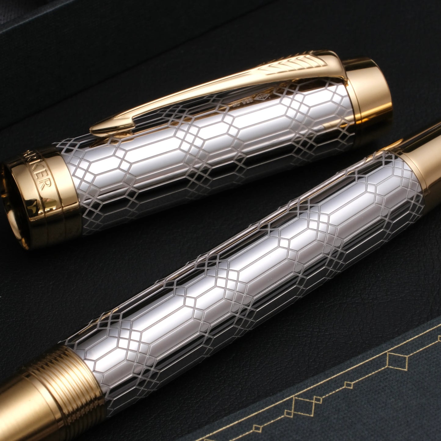 Parker Duofold Fountain Pen - Queen’s Platinum Jubilee (Special Edition)