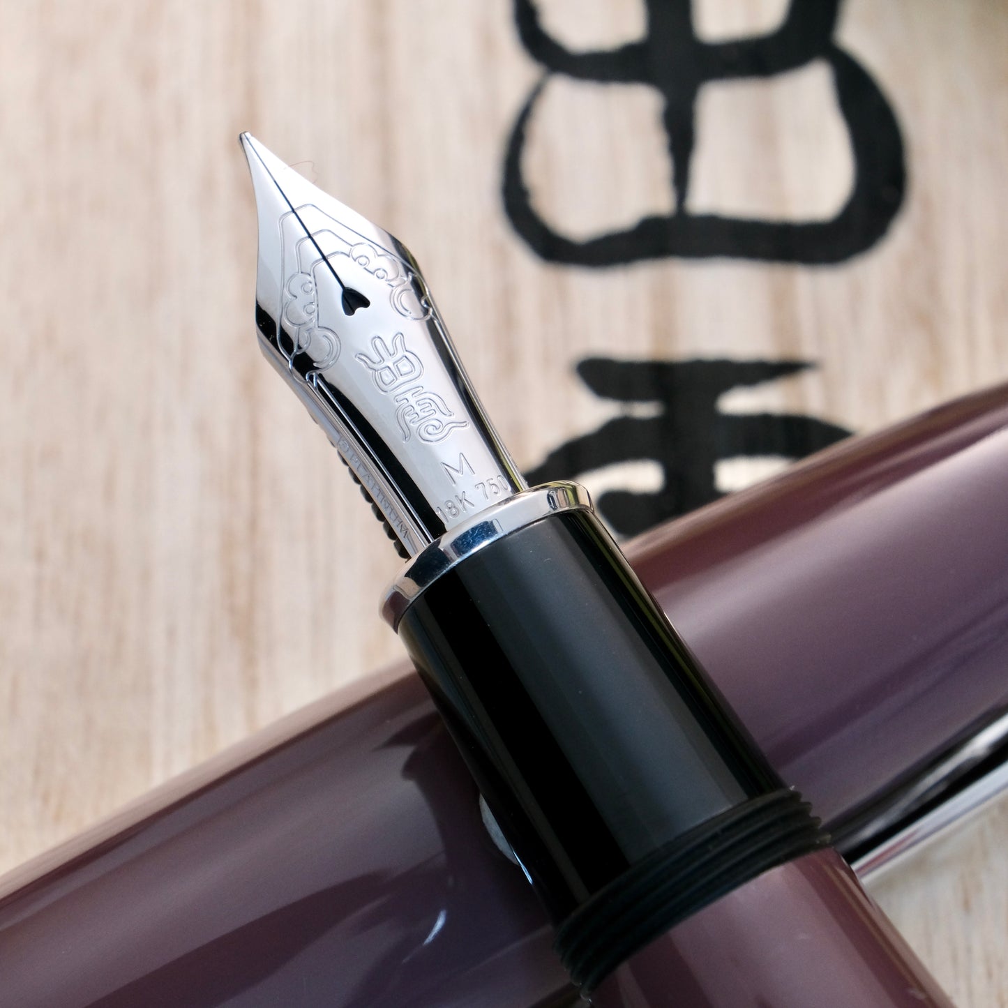 Platinum Izumo Iro-Urushi Fountain Pen - Budou Nezu (Grape Gray)