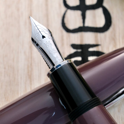 Platinum Izumo Iro-Urushi Fountain Pen - Budou Nezu (Grape Gray)