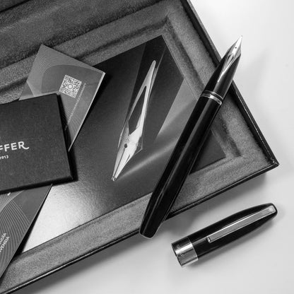 Sheaffer Legacy Fountain Pen - Black, Chrome Trim