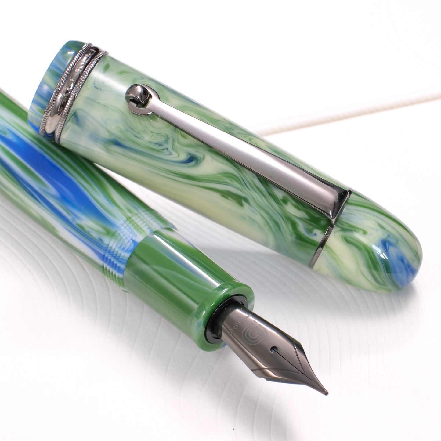 Penlux Masterpiece Grande Fountain Pen - Green Earth