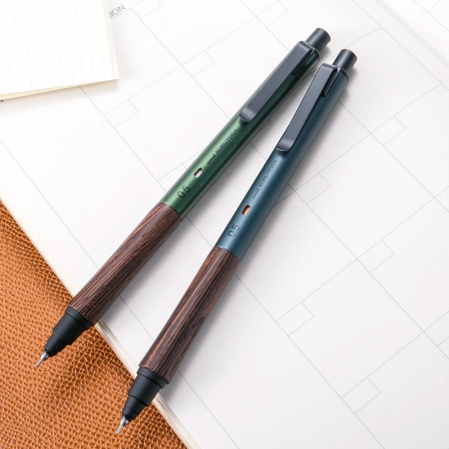 UNI Kurutoga Wood Mechanical Pencil - Forest Green