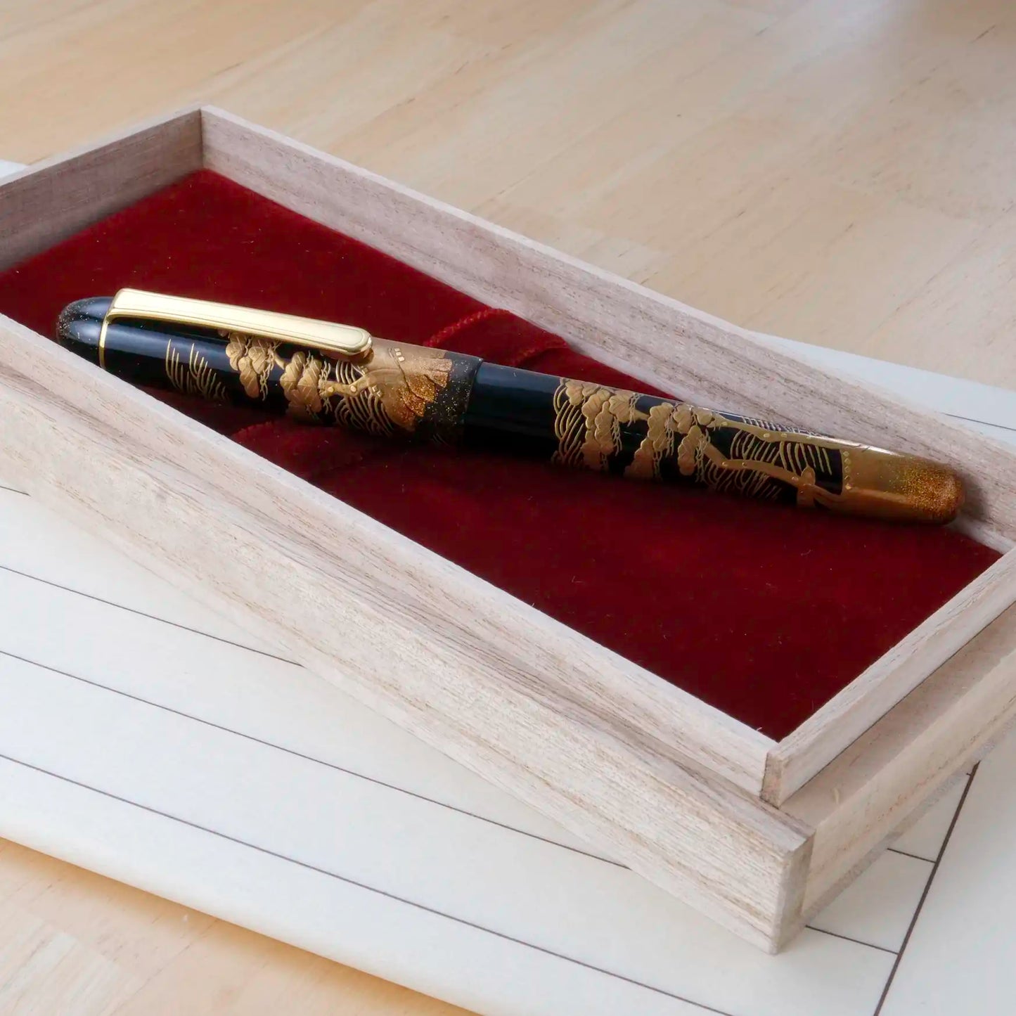 Platinum 3776 Kaga Taka Maki-e Fountain Pen - Hama no Matsu (Shore Pine)