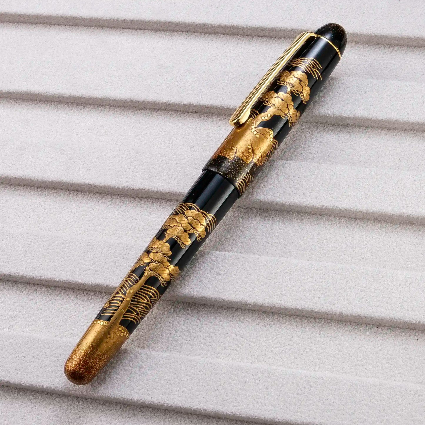Platinum 3776 Kaga Taka Maki-e Fountain Pen - Hama no Matsu (Shore Pine)
