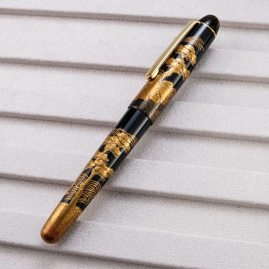 Platinum 3776 Kaga Taka Maki-e Fountain Pen - Hama no Matsu (Shore Pine)