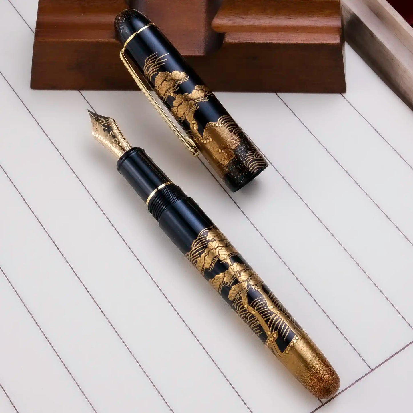 Platinum 3776 Kaga Taka Maki-e Fountain Pen - Hama no Matsu (Shore Pine)