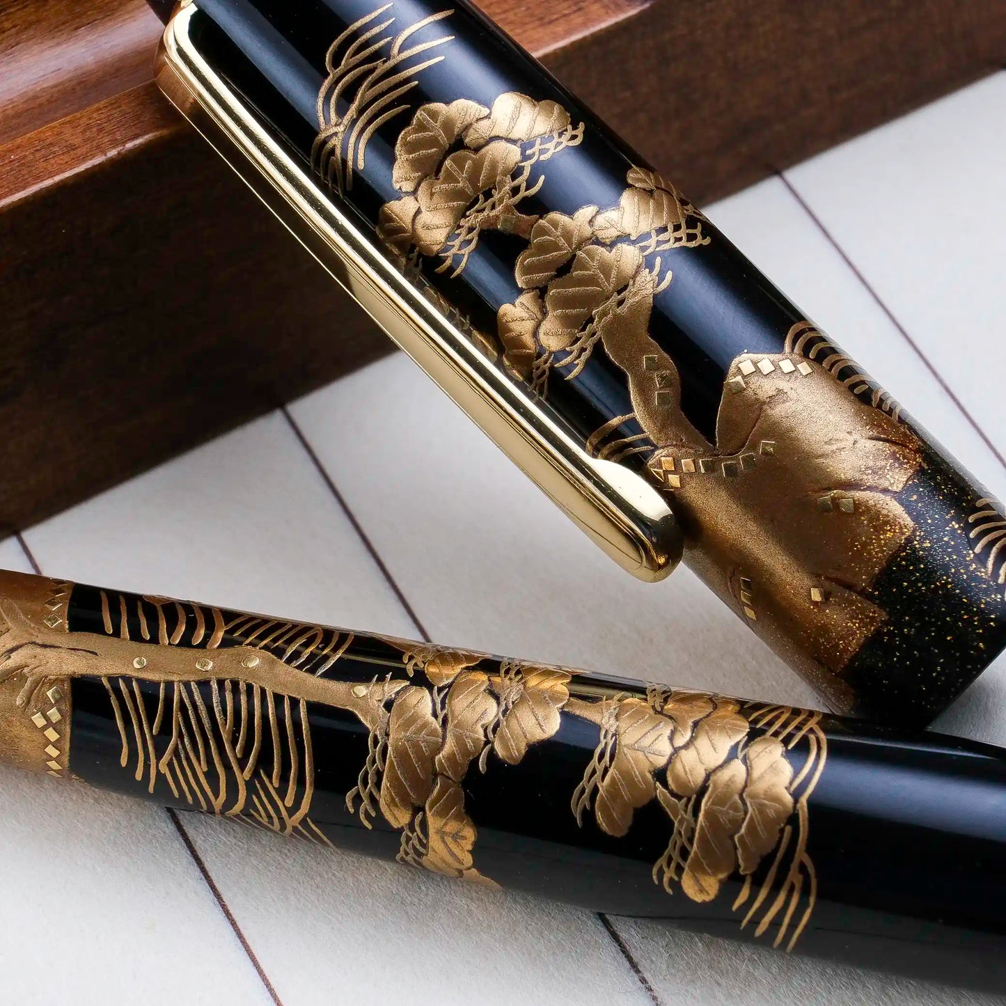 Platinum 3776 Kaga Taka Maki-e Fountain Pen - Hama no Matsu (Shore Pine)
