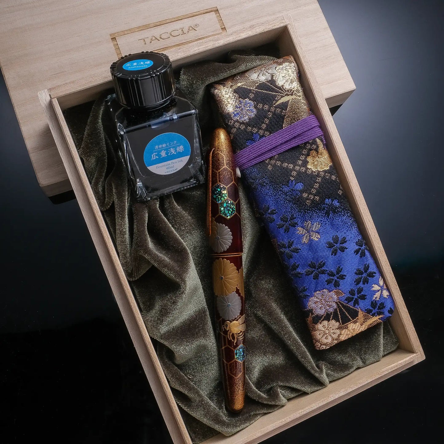 Taccia Empress Fountain Pen - Imperial Honeybee (Limited Edition)