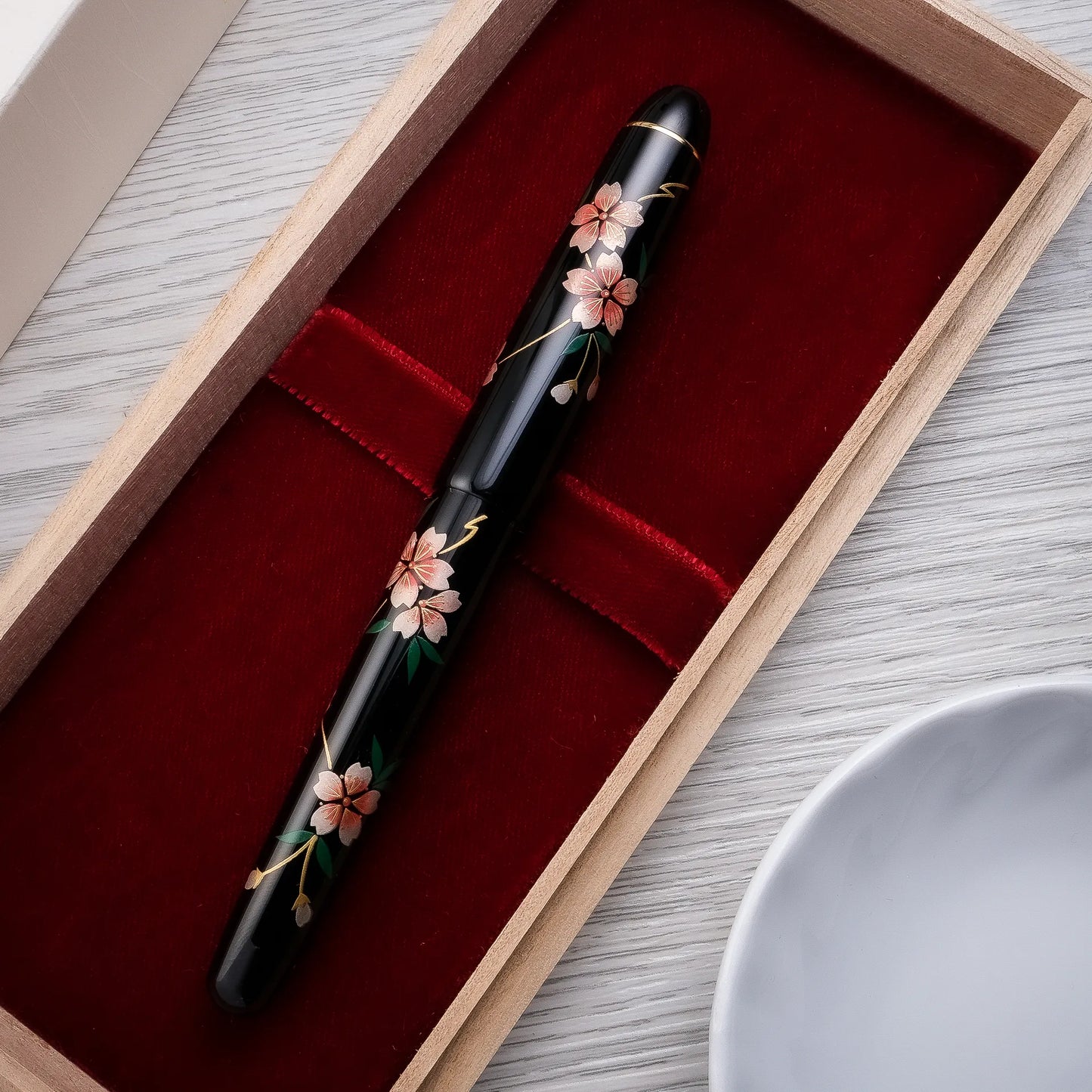 Platinum 3776 Kaga Hira Maki-e Fountain Pen - Sakura