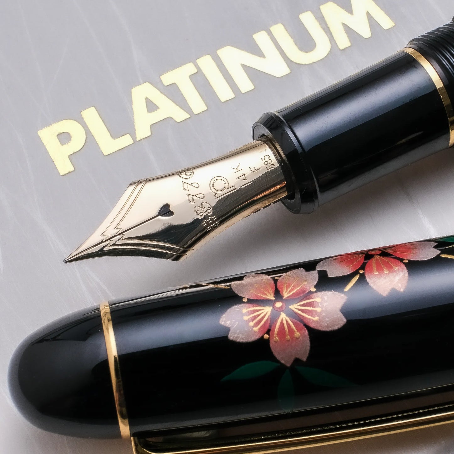 Platinum 3776 Kaga Hira Maki-e Fountain Pen - Sakura