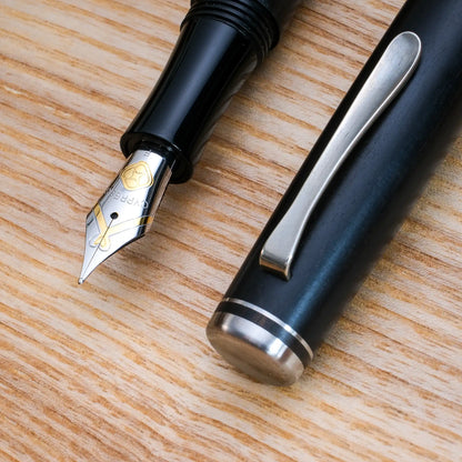 Cypress Urban Recluse Fountain Pen - Wood Series - Ebony