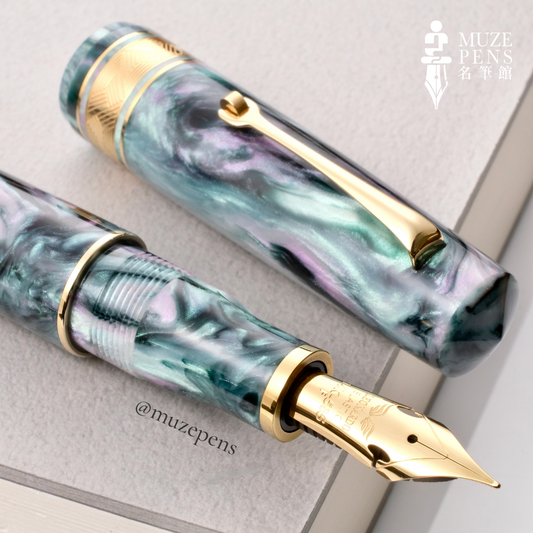 Leonardo Officina Italiana Momento Zero Grande Limited Edition Fountain Pen - Primary Manipulation Mother of Pearl, Gold Trim