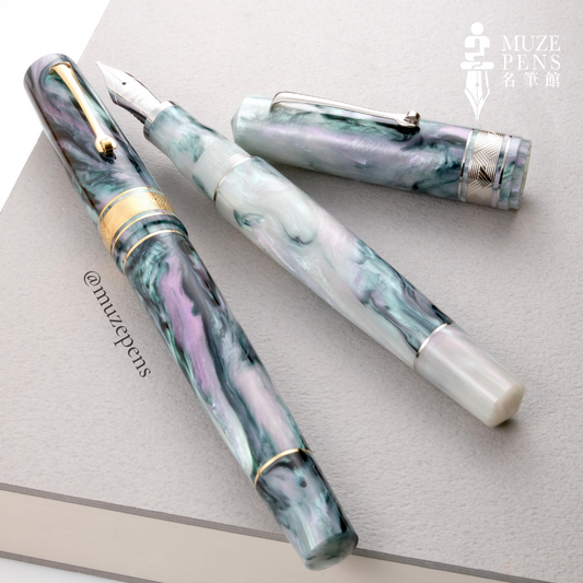 Leonardo Officina Italiana Momento Zero Grande Limited Edition Fountain Pen - Primary Manipulation Mother of Pearl, Gold Trim